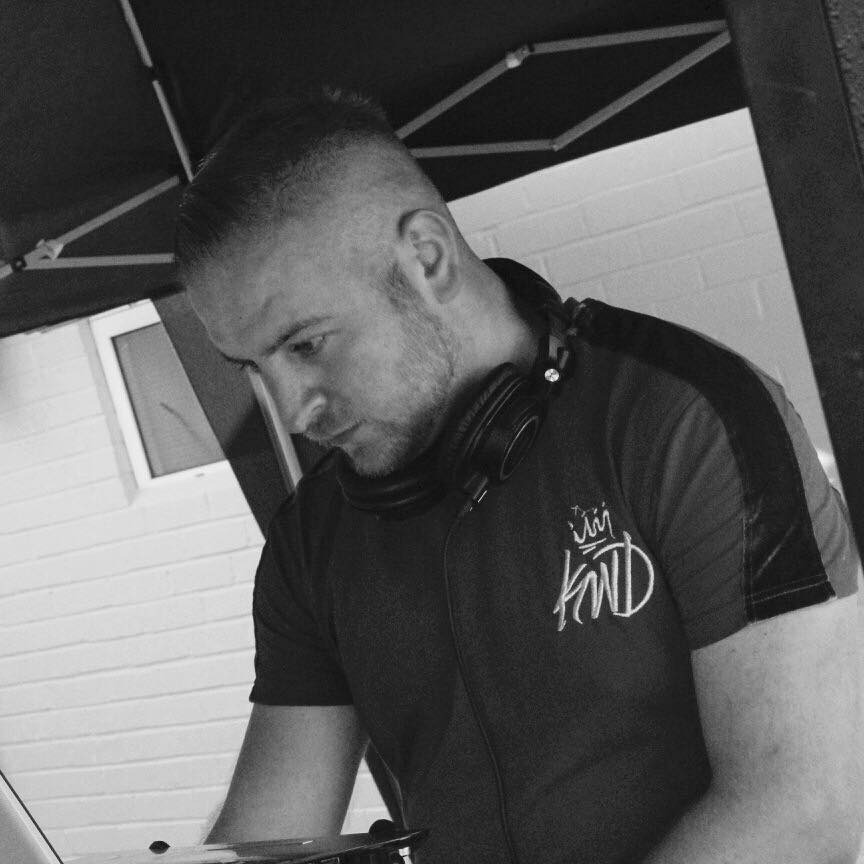 Danny Dubbz behind the decks